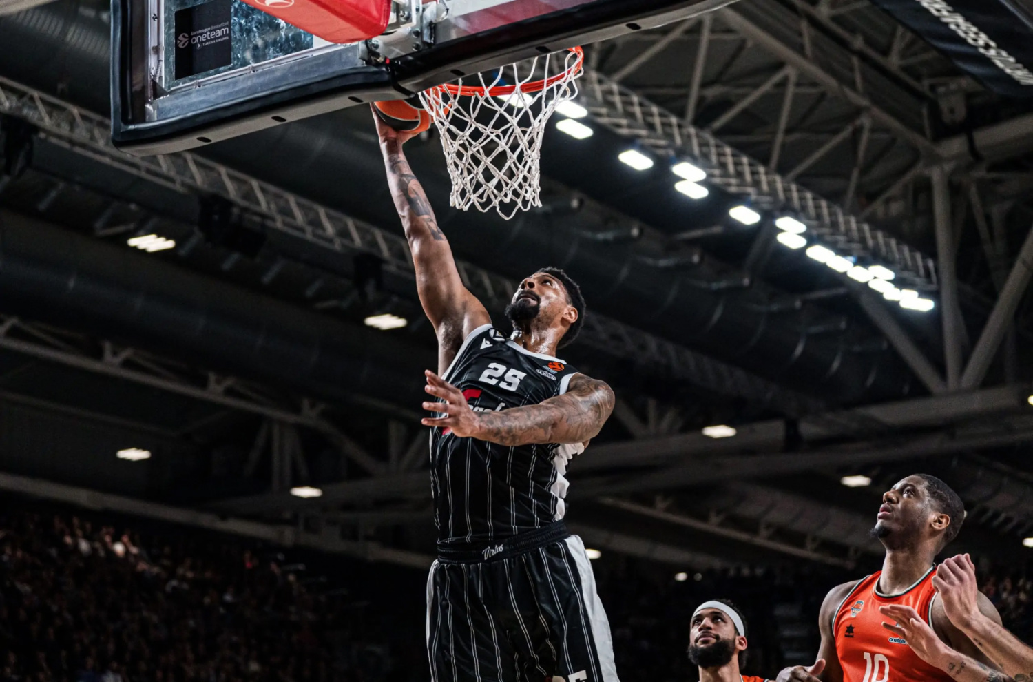 热火逆转山东队，麦科勒姆状态火热