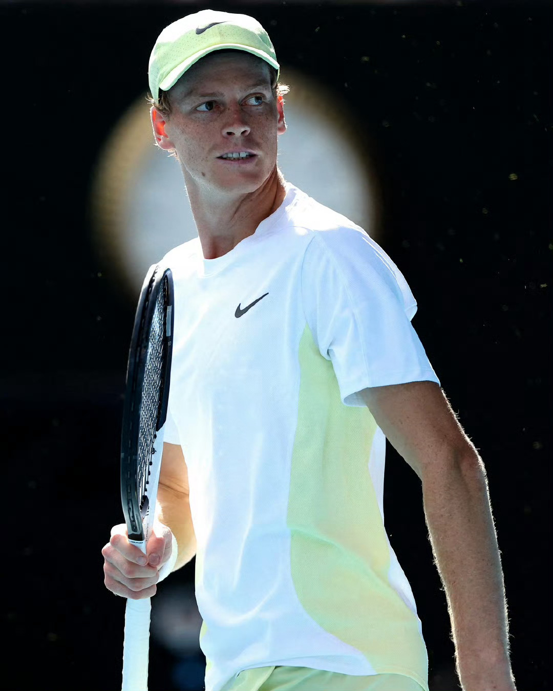 澳网鏖战拉沃尔杯，辛纳惊艳四座