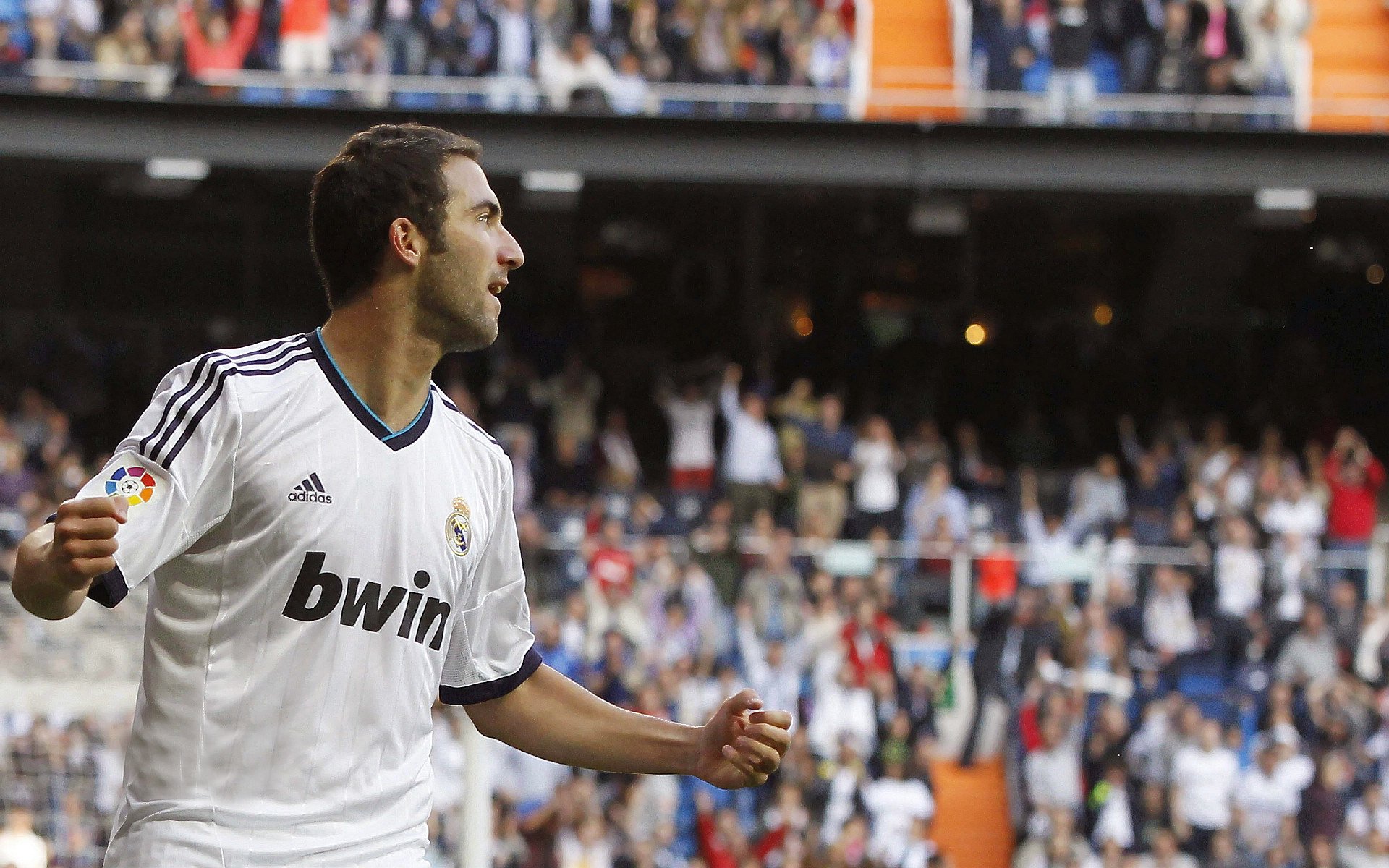 从绿茵场到硬地球场,阿克接管比赛,波兰式胜利的跨界共鸣