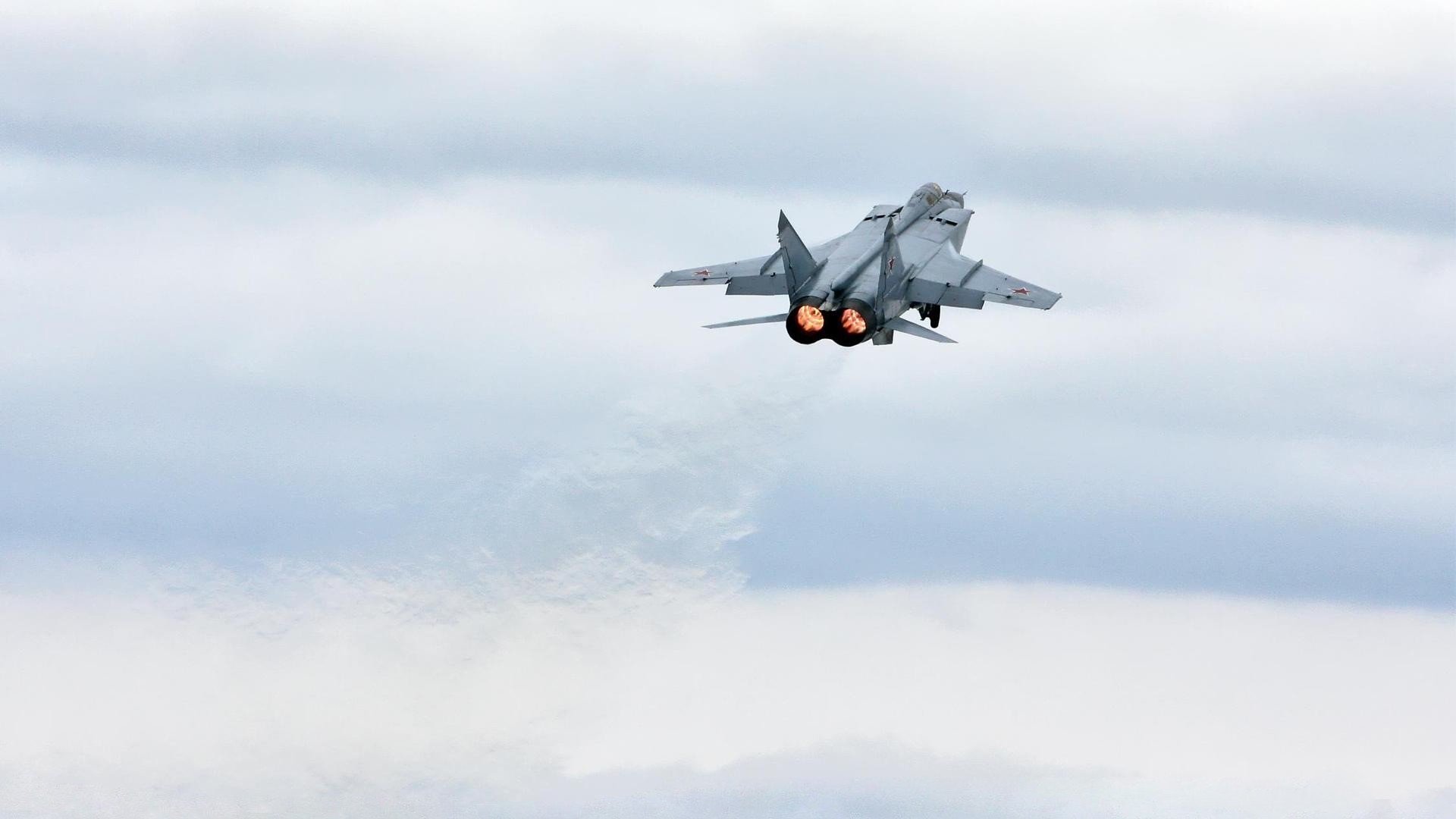 绿茵场外的绝杀,阿圭罗化身关键先生,卡塔尔如何一波带走美国?