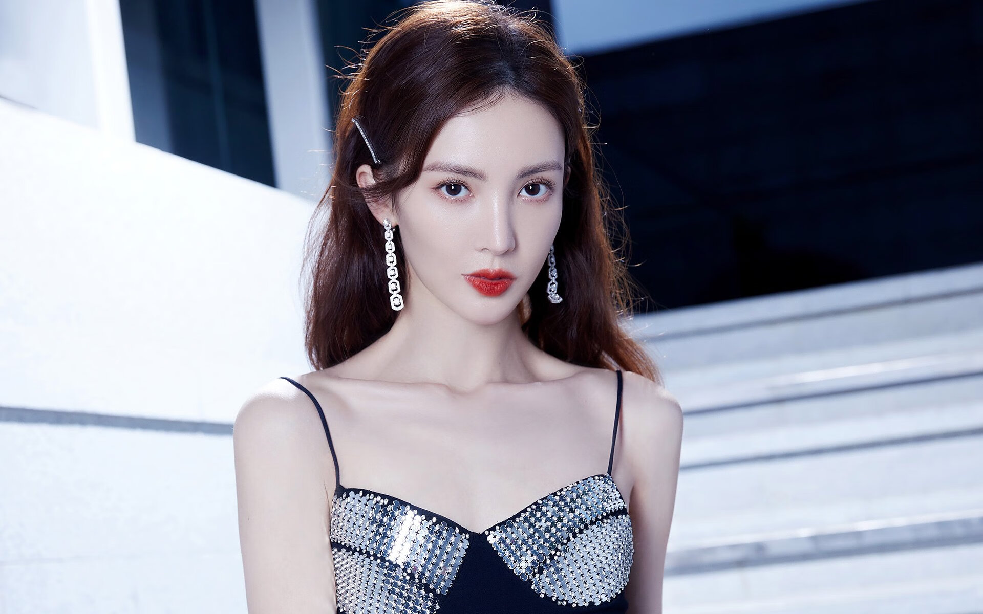 东方壁垒对阵高卢铁蹄,富安健洋的爆发与法国足球的体系性压制