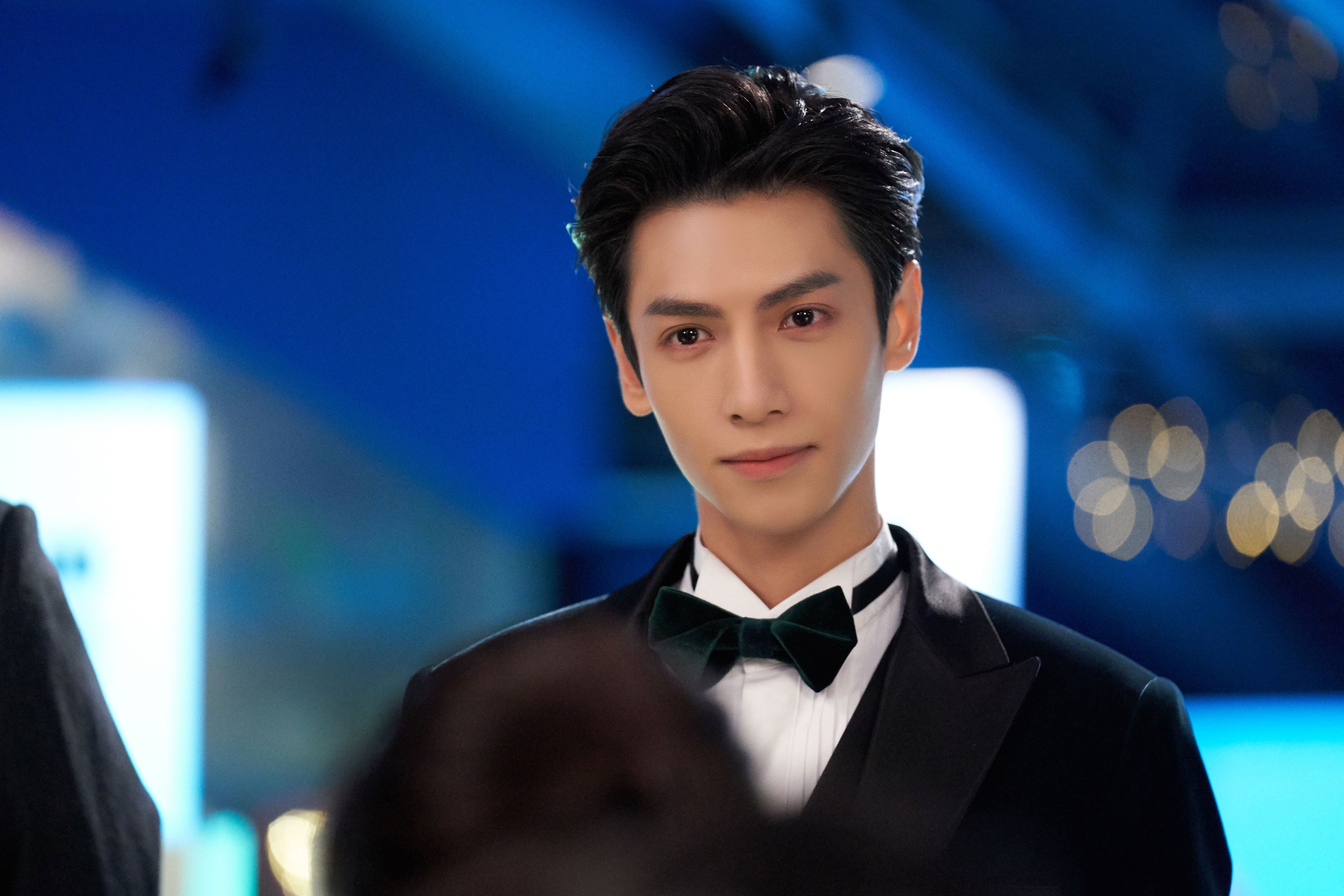 东方壁垒对阵高卢铁蹄,富安健洋的爆发与法国足球的体系性压制